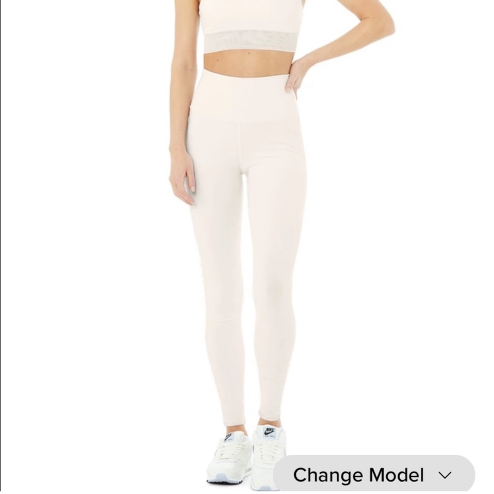 Alo Yoga High Waist Airbrush Leggings in Ivory - Never Worn
